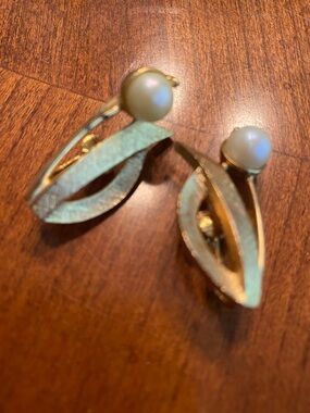 Vintage Emmons Gold-Tone Pearl Clip-On Earrings